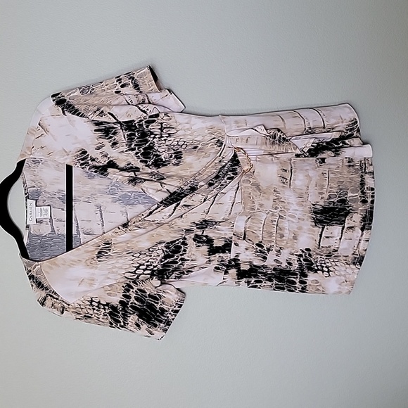 Carmen Marc Valvo Mobwife Colorful Animal Print Surplice Top Medium - Picture 1 of 7